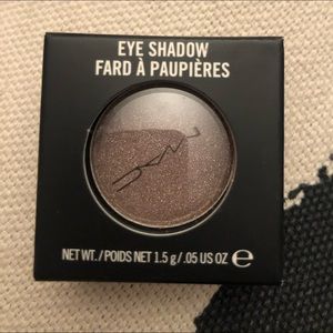 MAC eyeshadow (color: botanical)